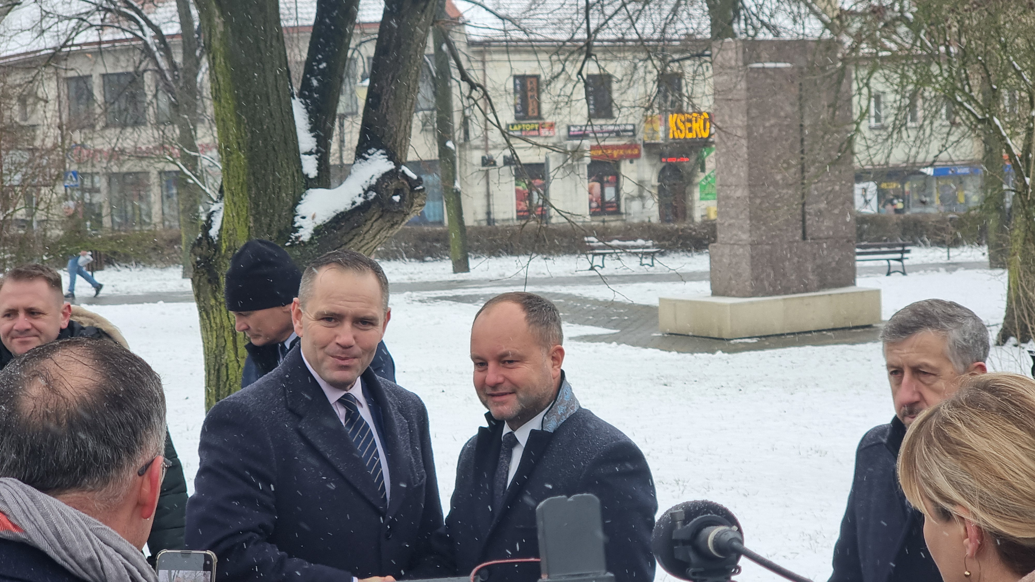 Nawrocki wygrywa I turę w Pińczowie