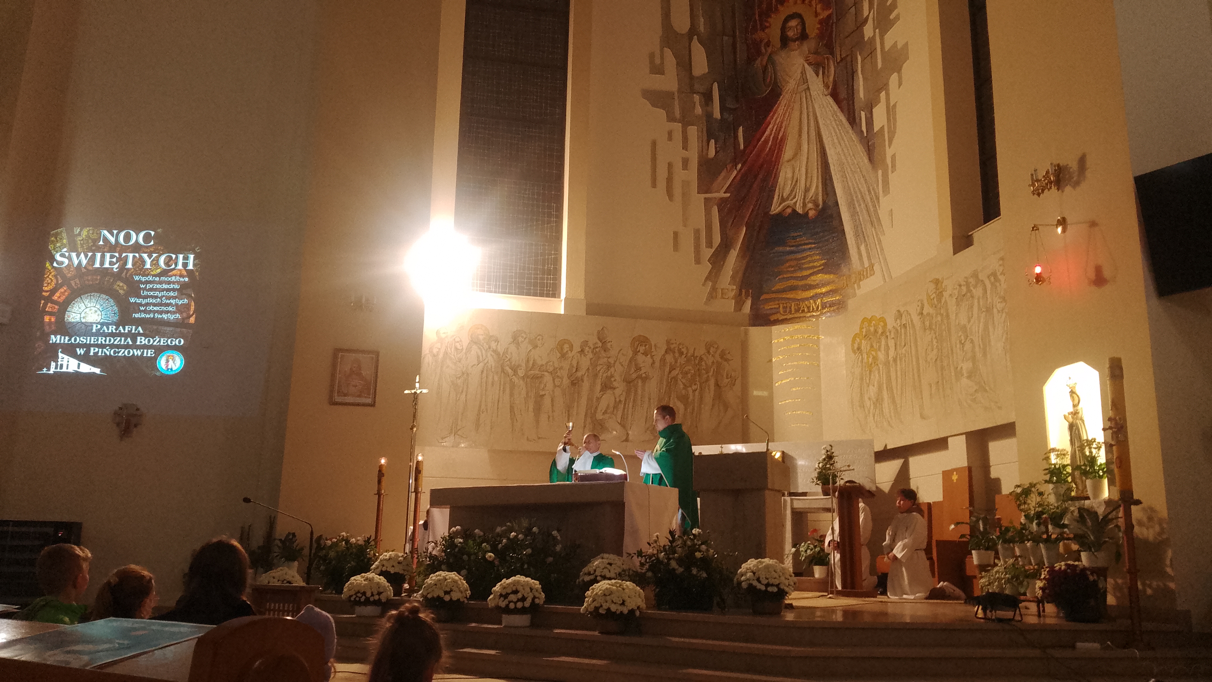 Noc Świętych w Pińczowie – czas światła i modlitwy – fotorelacja