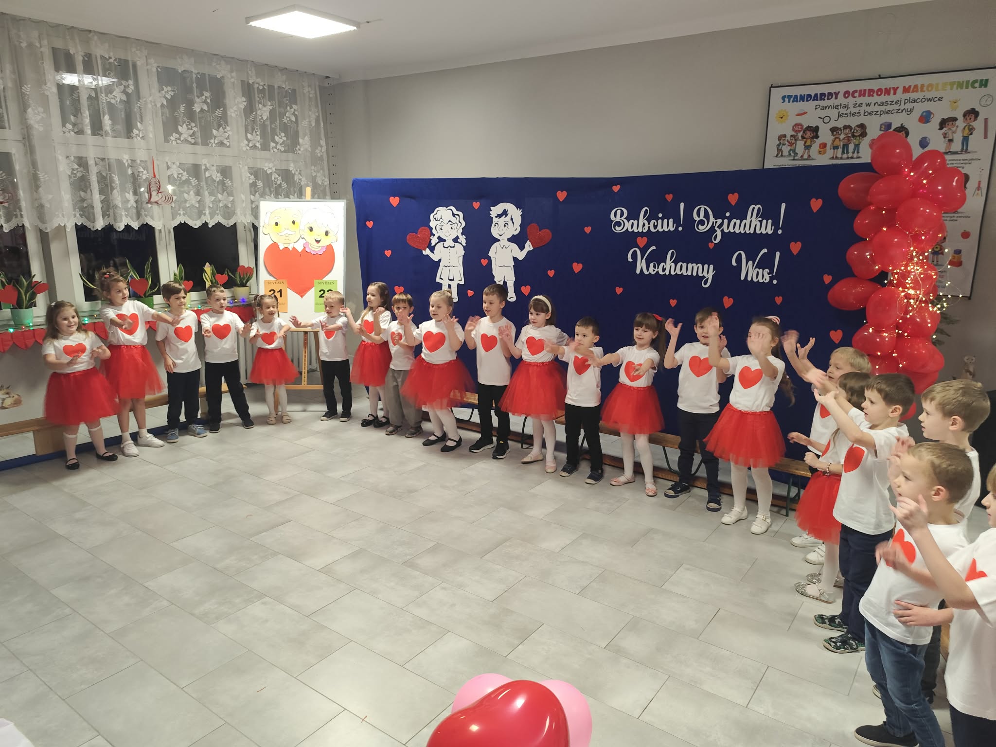 Pełen Wzruszeń Dzień Babci i Dziadka w Szkole Podstawowej nr 2 w Pińczowie.