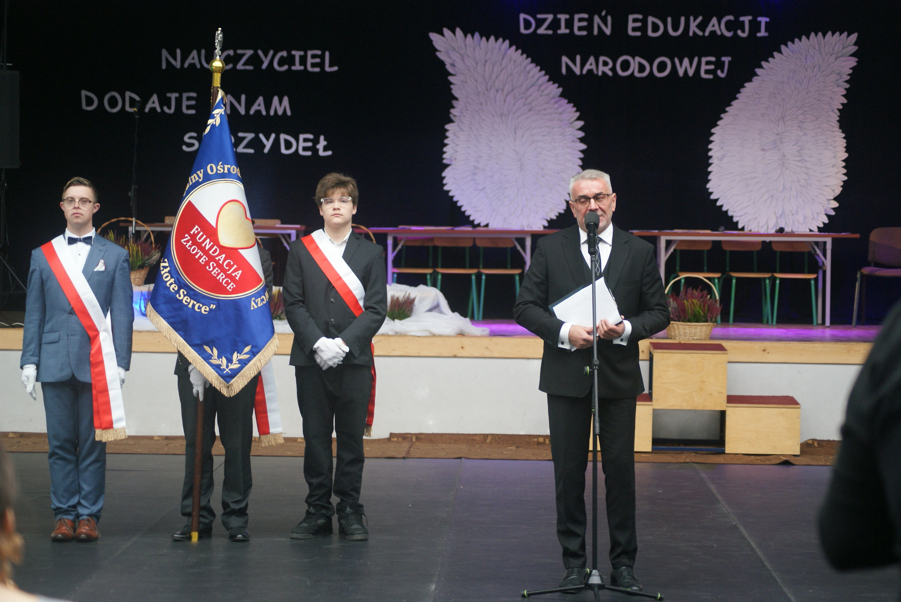 Piętnaście lat „Złotego Serca”. Uroczysty Dzień Edukacji Narodowej w hali POKSTiR.